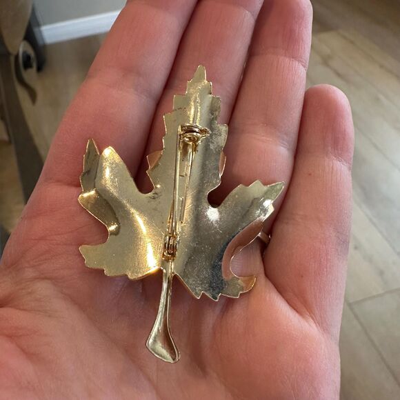 Gold Leaf Brooch Pin - Picture 2 of 3